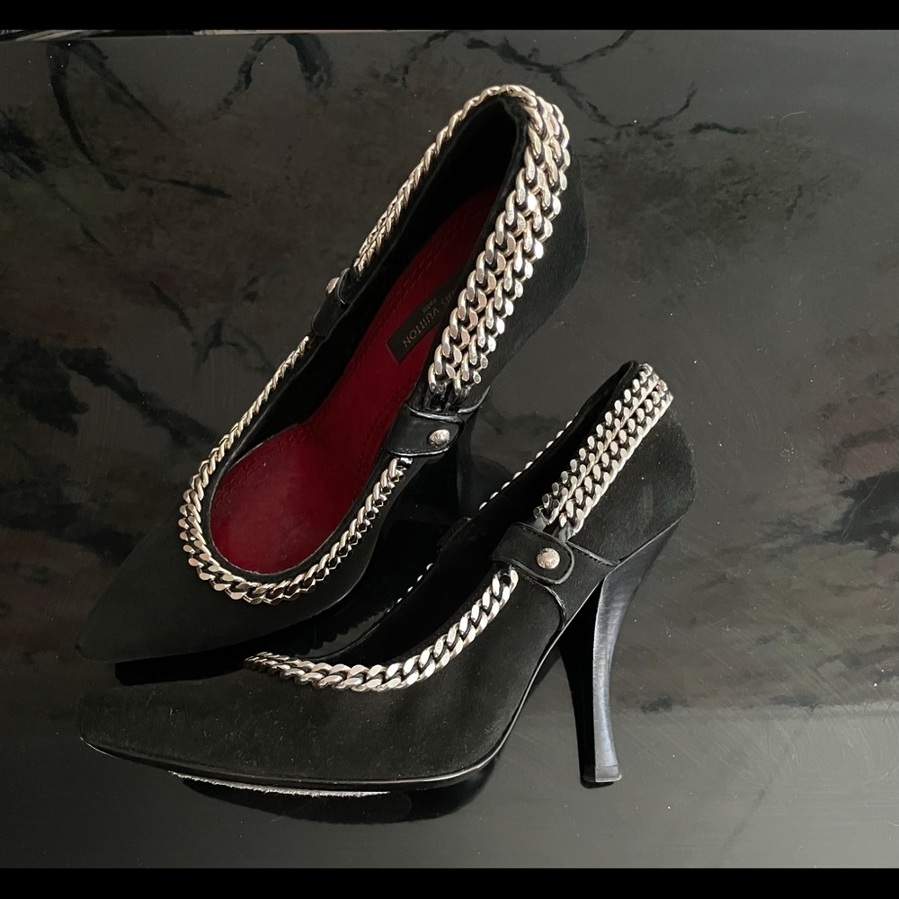 Louis Vuitton black size 37 4 inch heels
